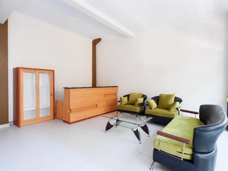 Super Oyo 1506 Shabrina 2 Syariah Hotell Solo Exteriör bild