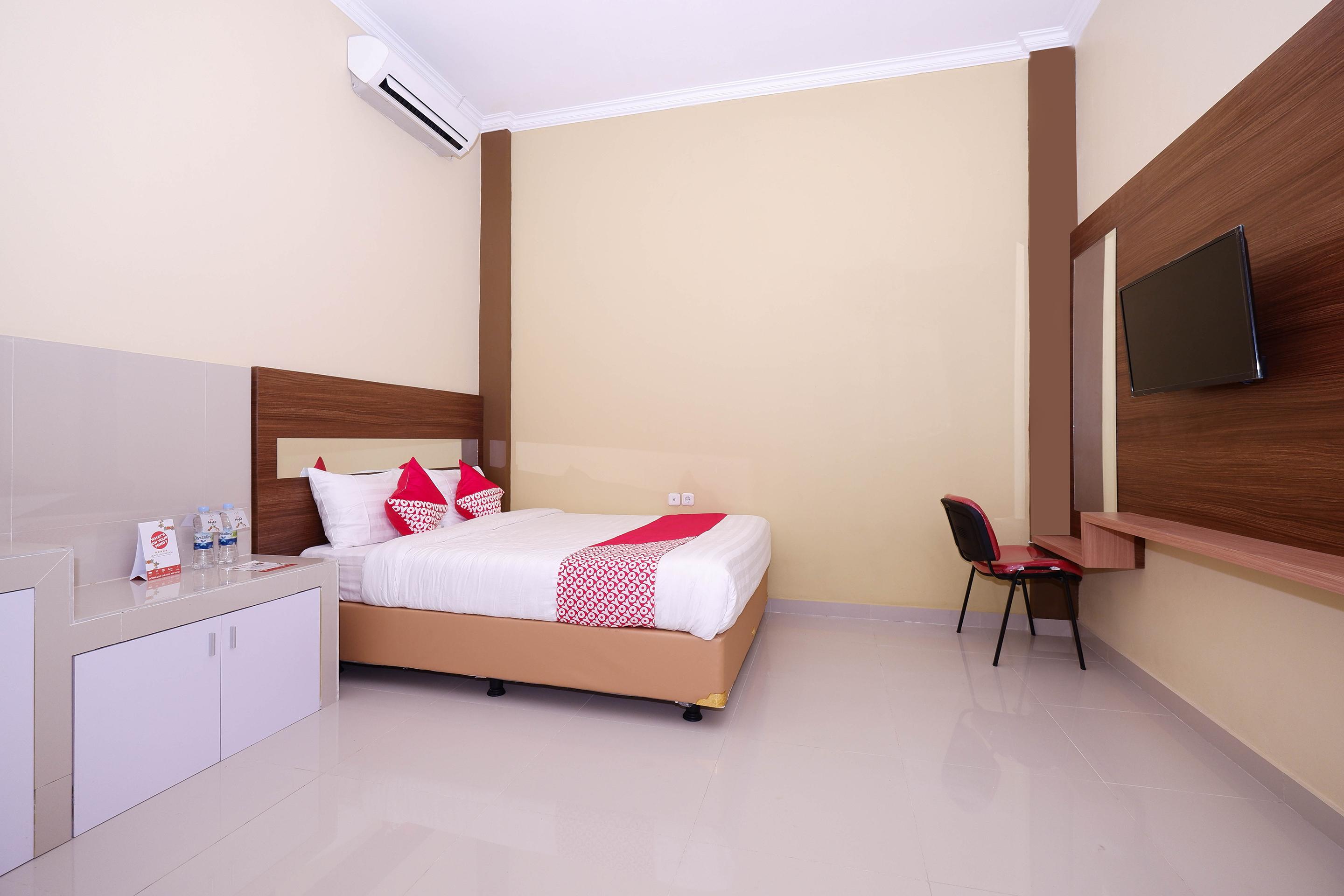 Super Oyo 1506 Shabrina 2 Syariah Hotell Solo Exteriör bild