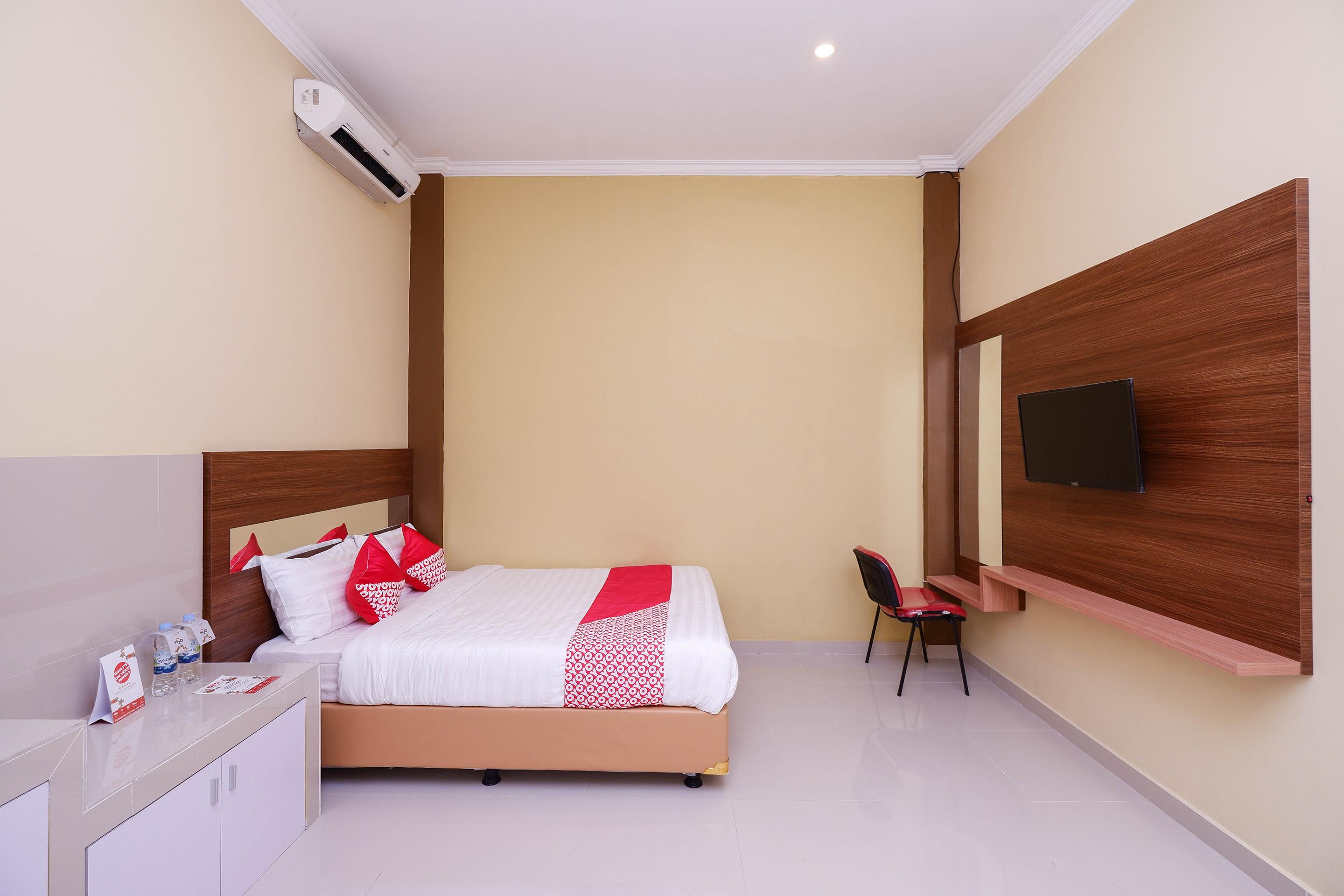 Super Oyo 1506 Shabrina 2 Syariah Hotell Solo Exteriör bild