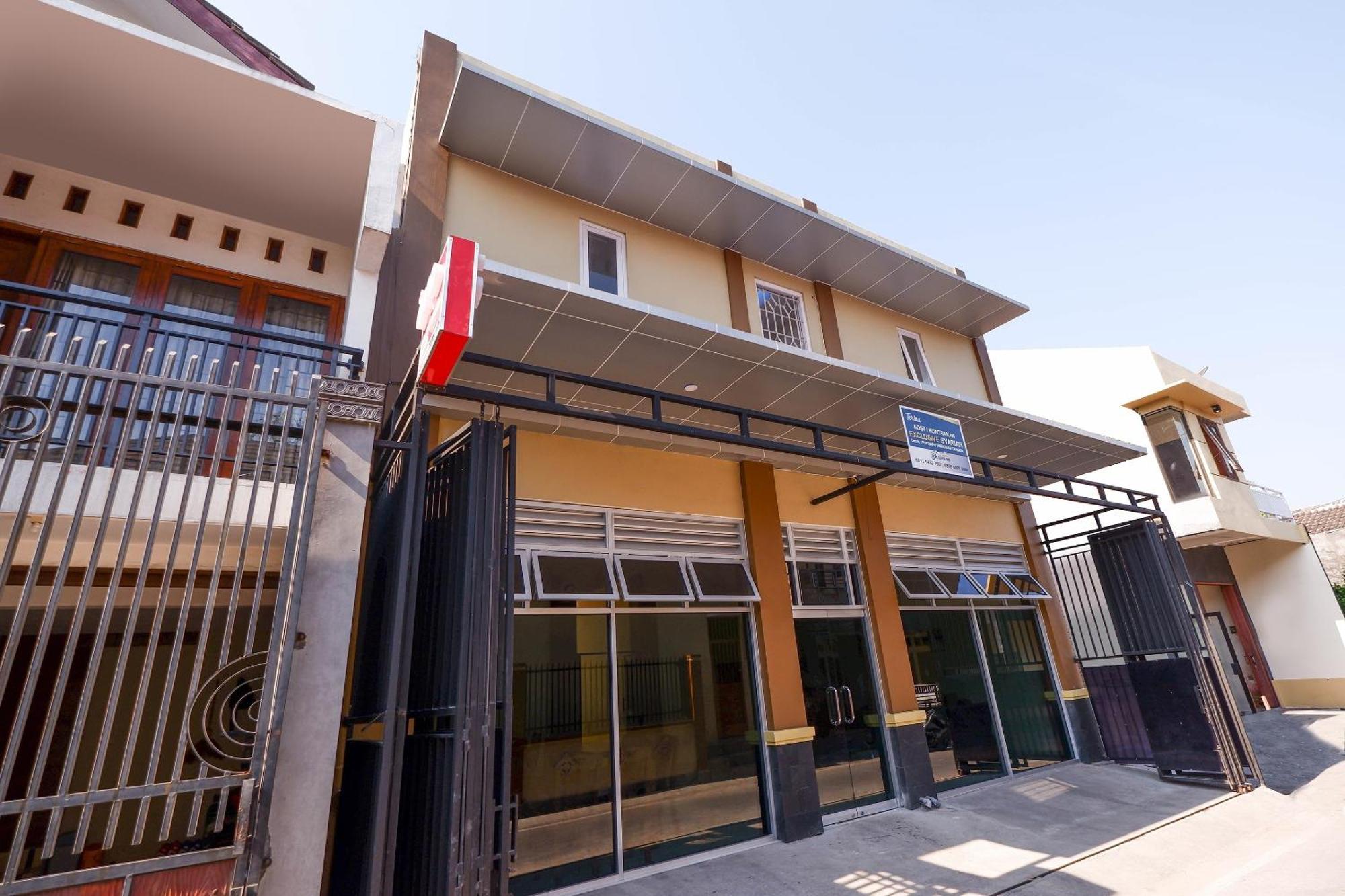 Super Oyo 1506 Shabrina 2 Syariah Hotell Solo Exteriör bild