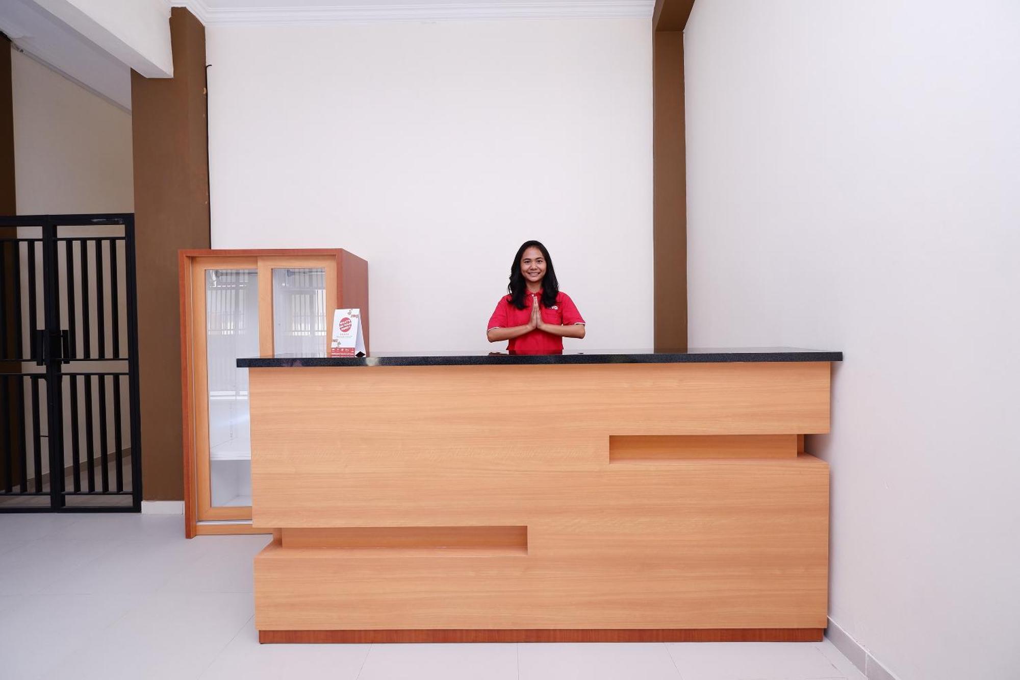Super Oyo 1506 Shabrina 2 Syariah Hotell Solo Exteriör bild
