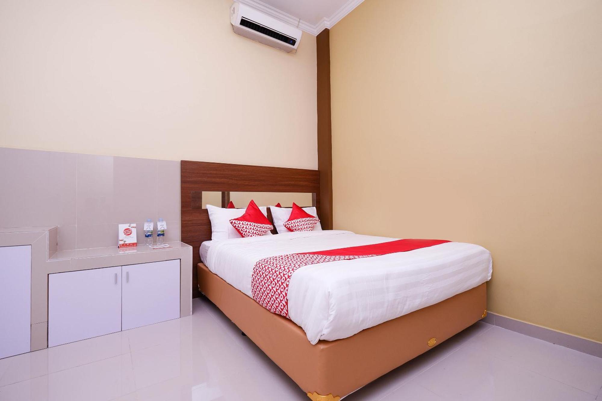Super Oyo 1506 Shabrina 2 Syariah Hotell Solo Exteriör bild