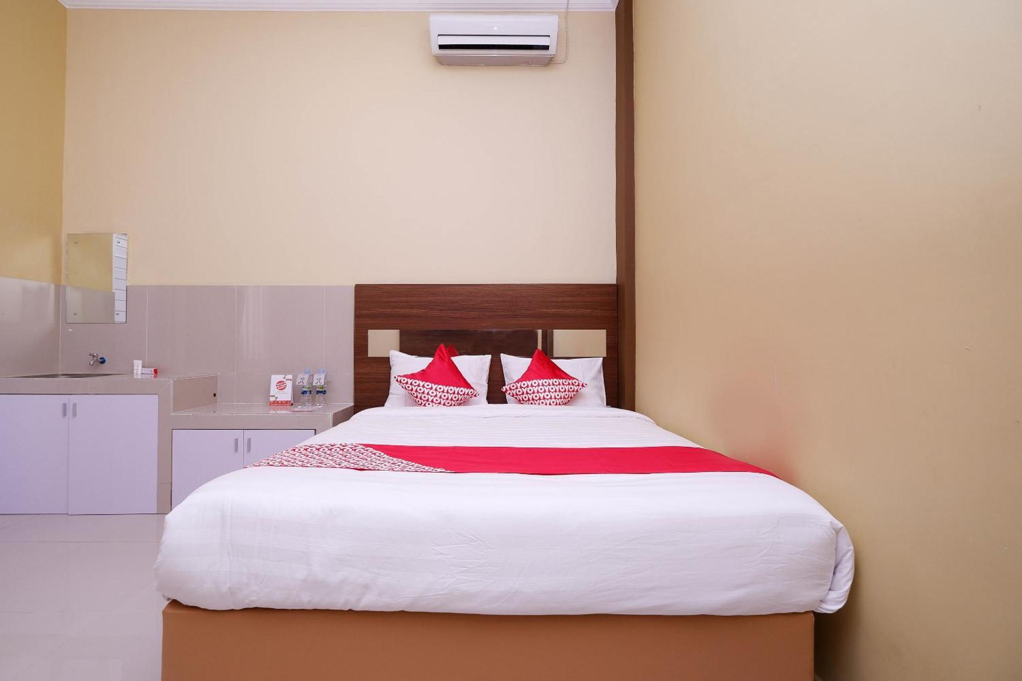 Super Oyo 1506 Shabrina 2 Syariah Hotell Solo Exteriör bild