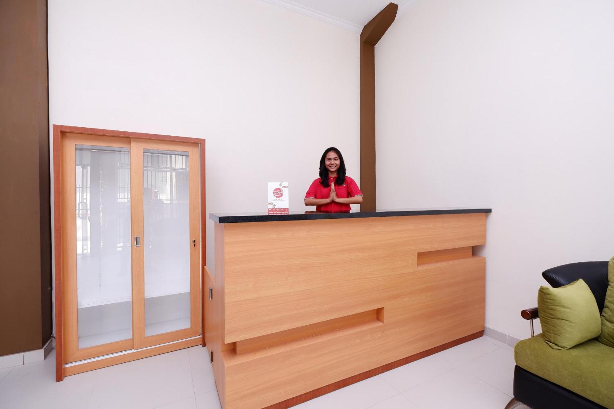 Super Oyo 1506 Shabrina 2 Syariah Hotell Solo Exteriör bild